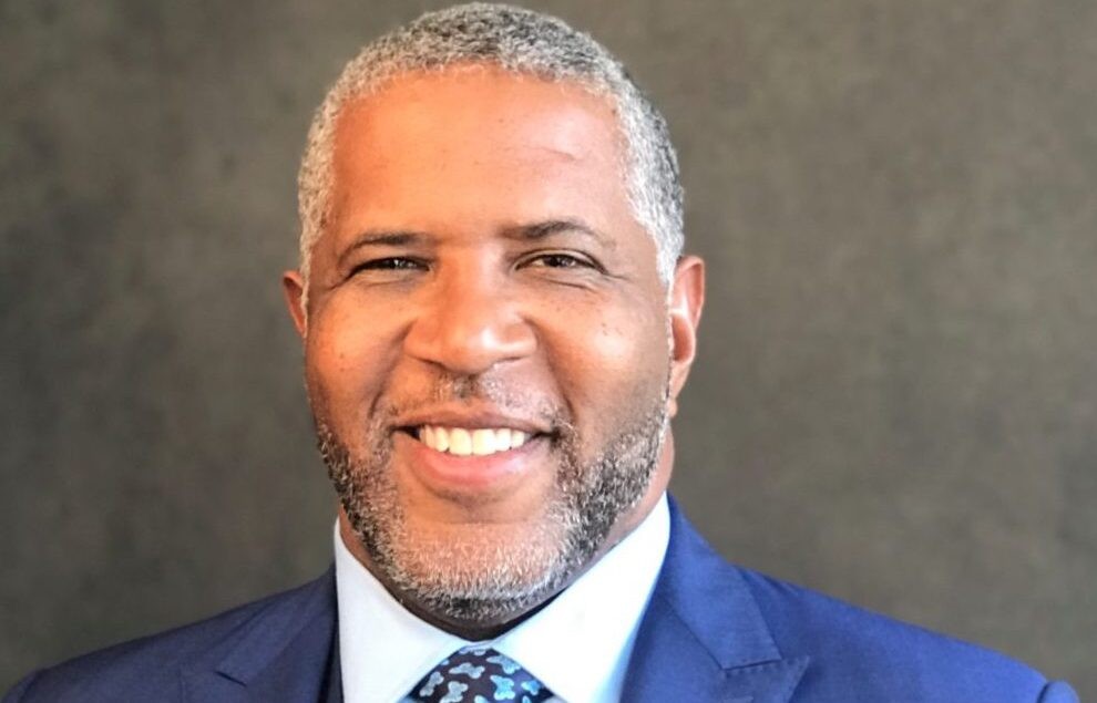 Robert Smith - Founder at CreativeMinds Solutions